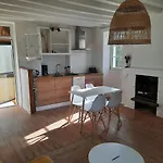 Maison Avec Jardin Dans Petit Bourg Typiquement Percheron - Le Colombier *