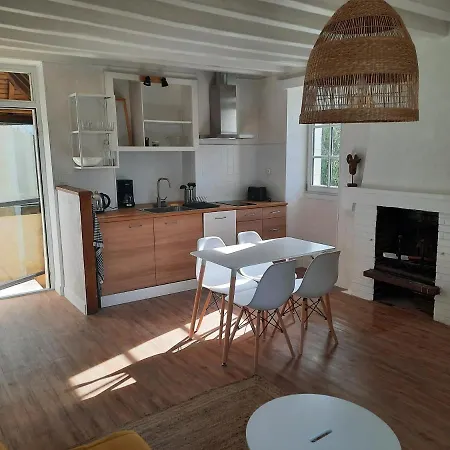 Maison Avec Jardin Dans Petit Bourg Typiquement Percheron - Le Colombier *