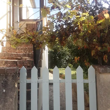 Maison Avec Jardin Dans Petit Bourg Typiquement Percheron - Le Colombier *